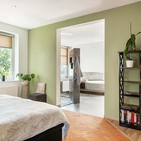Eltins Bed & Breakfast 2*